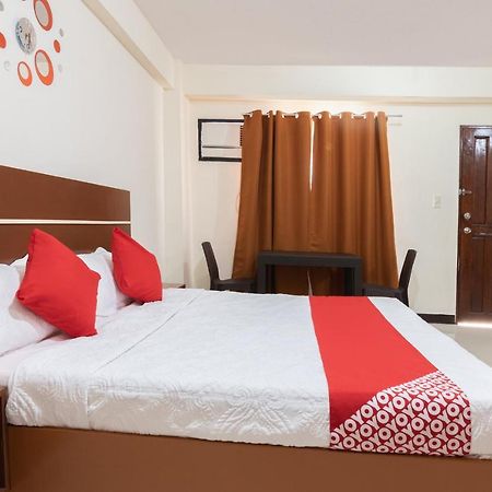 מנילה Oyo 578 Red Velvet Suites מראה חיצוני תמונה