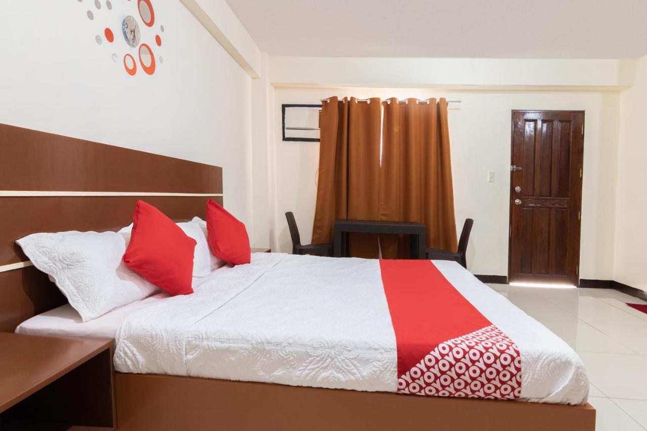 מנילה Oyo 578 Red Velvet Suites מראה חיצוני תמונה