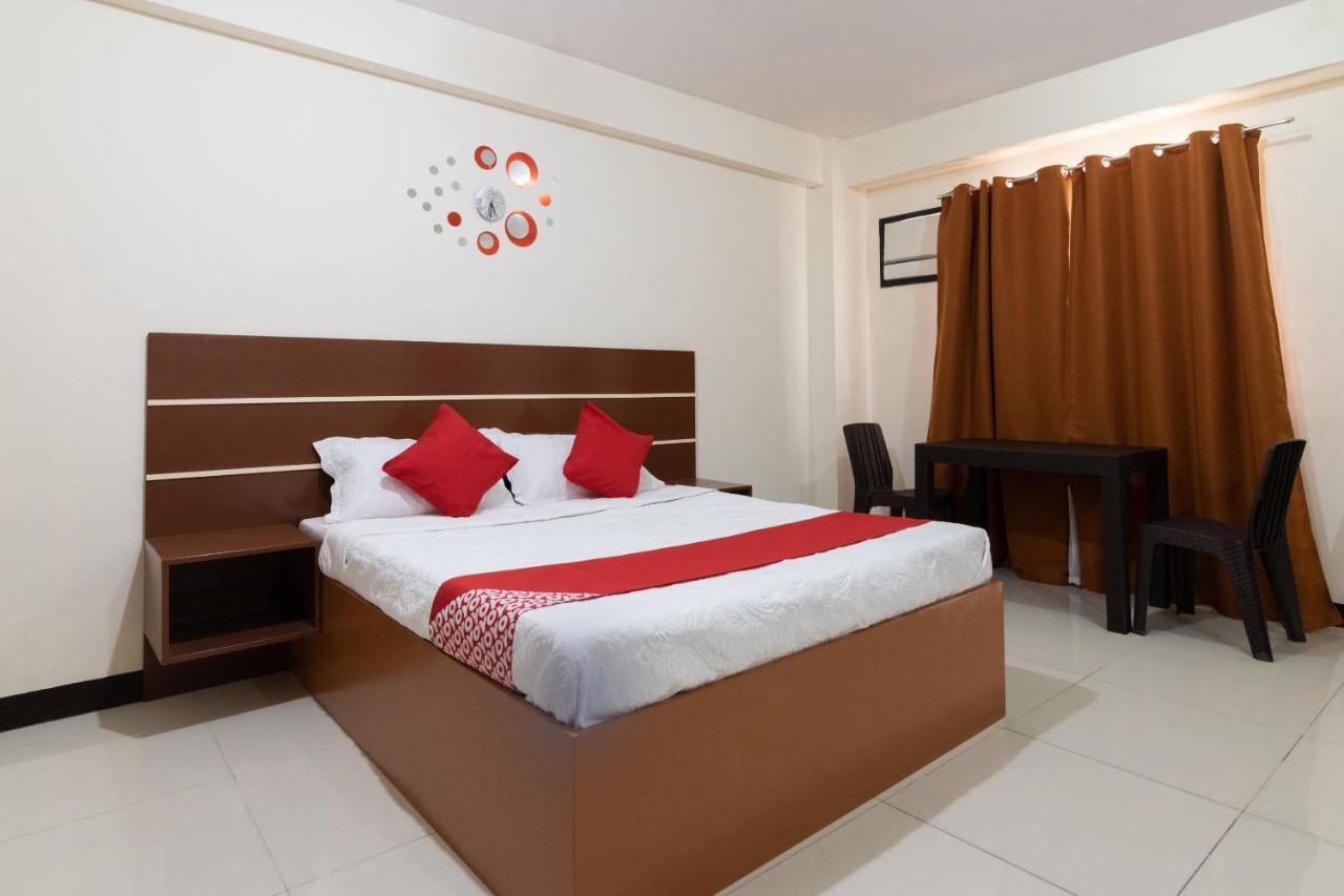 מנילה Oyo 578 Red Velvet Suites מראה חיצוני תמונה