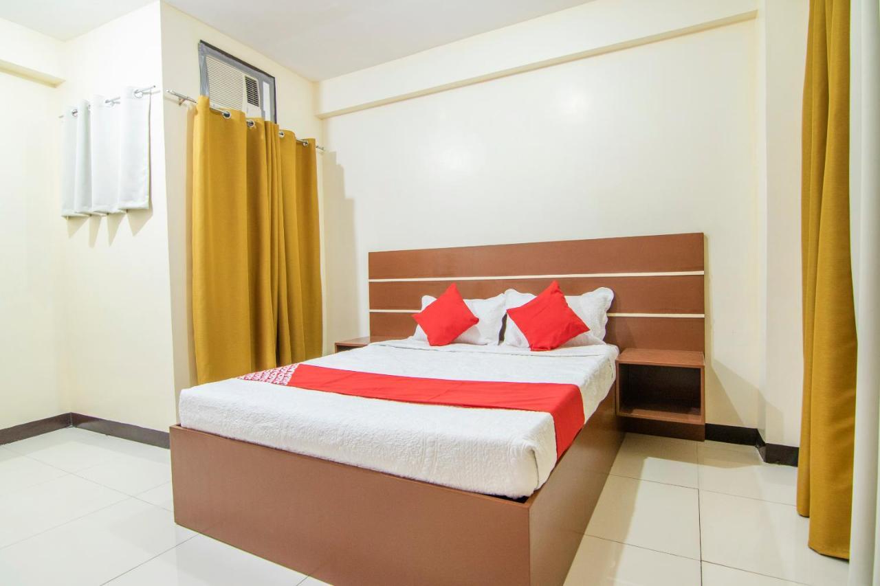 מנילה Oyo 578 Red Velvet Suites מראה חיצוני תמונה