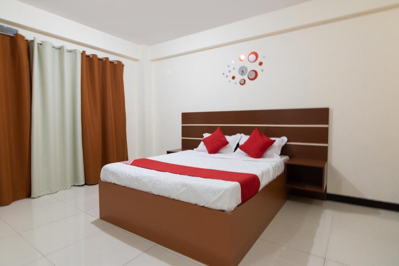 מנילה Oyo 578 Red Velvet Suites מראה חיצוני תמונה