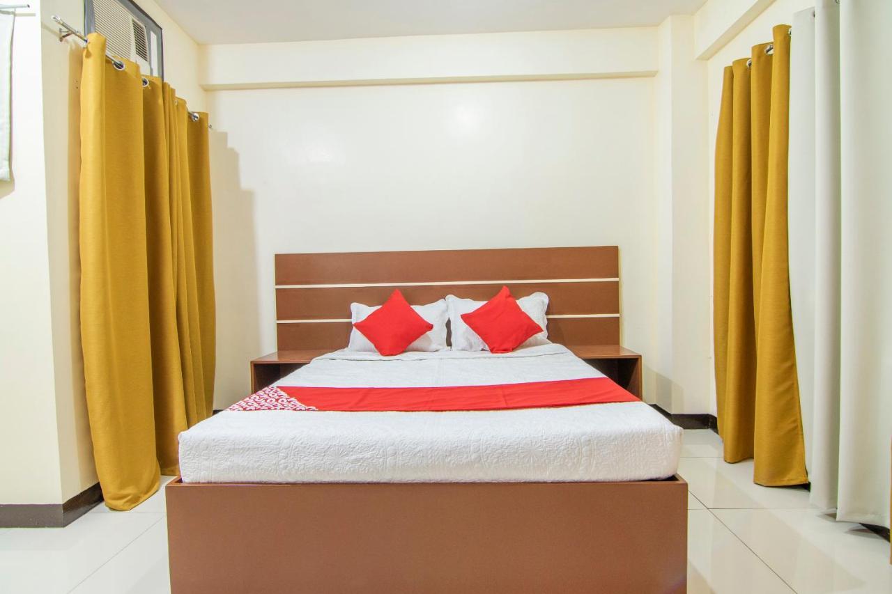מנילה Oyo 578 Red Velvet Suites מראה חיצוני תמונה