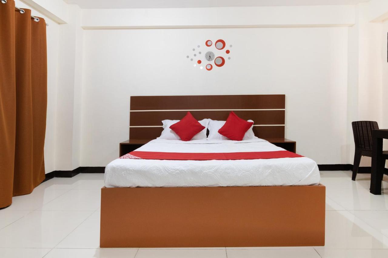 מנילה Oyo 578 Red Velvet Suites מראה חיצוני תמונה