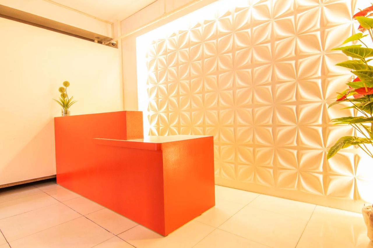 מנילה Oyo 578 Red Velvet Suites מראה חיצוני תמונה
