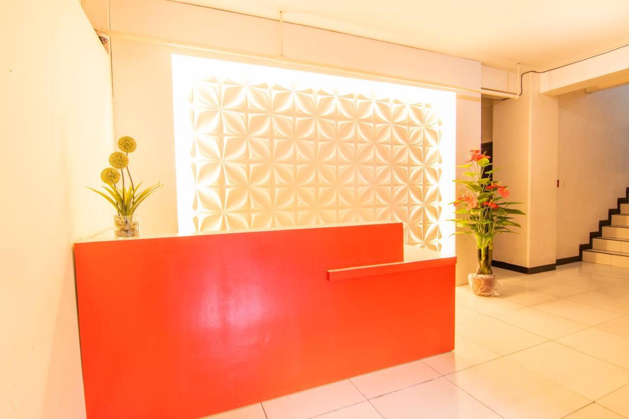 מנילה Oyo 578 Red Velvet Suites מראה חיצוני תמונה
