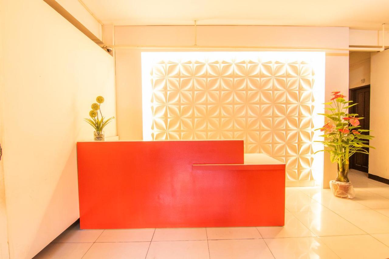 מנילה Oyo 578 Red Velvet Suites מראה חיצוני תמונה